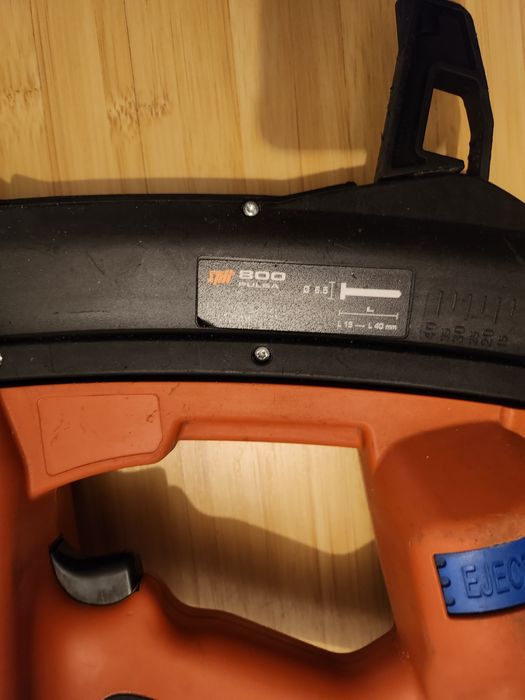 Pulsa P 800 pistol de cuie pentru beton/ fier