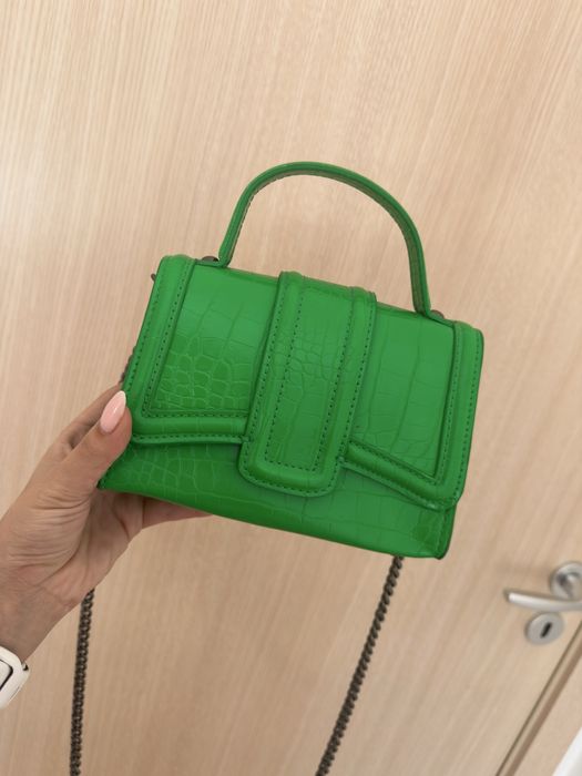 Малка чантичка на zara