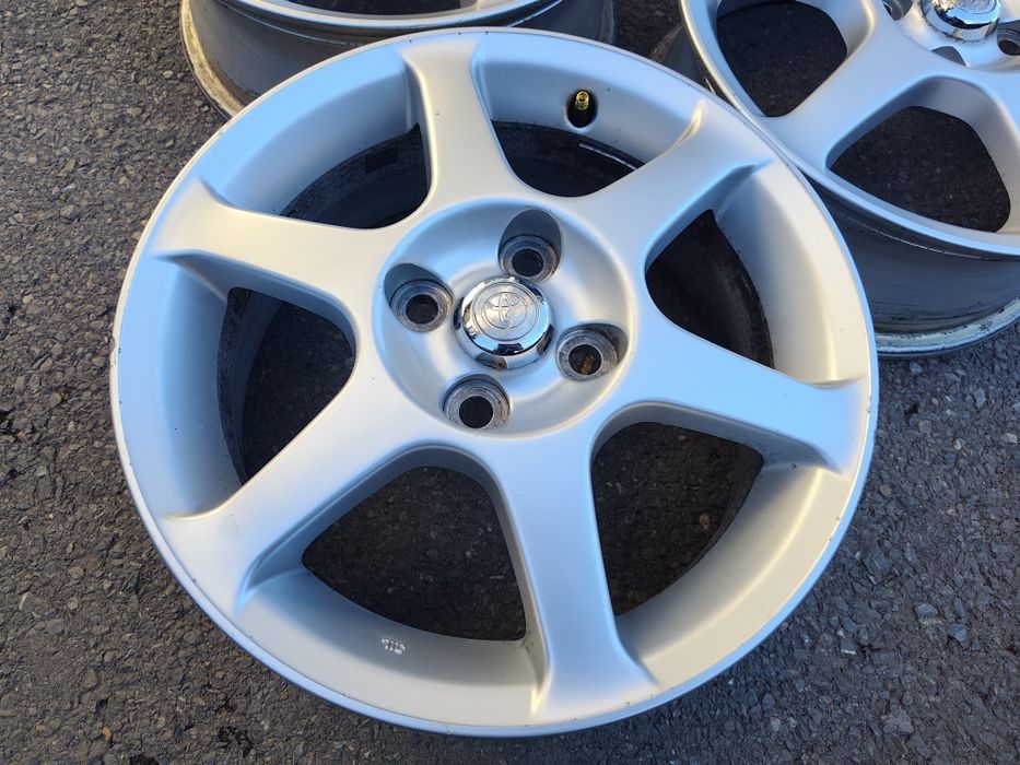 15" оригинални алуминиеви джанти за Toyota Yaris...