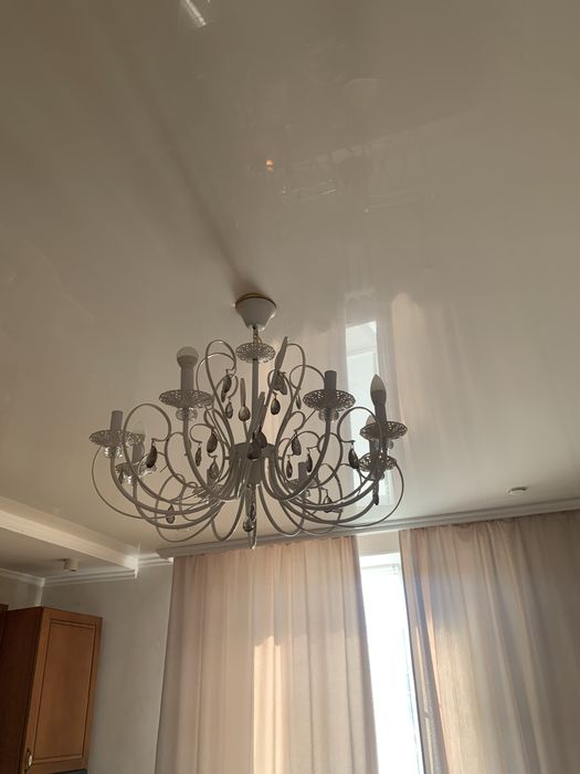 Шикарная люстра светлая