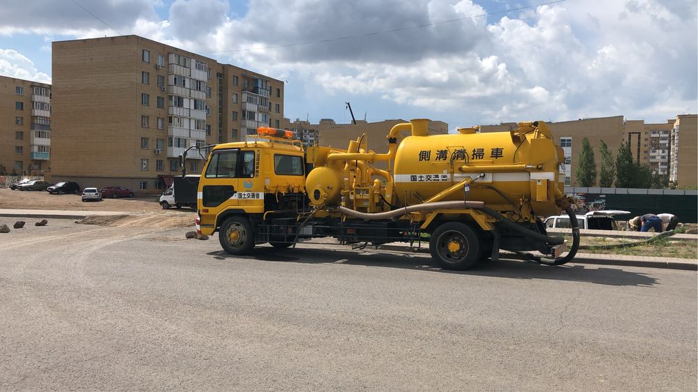 Илосос , ассмашина , ассенизатор .