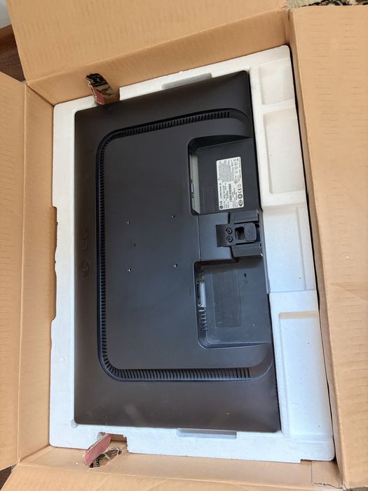 LG Flatron W2346S-BF — 23”