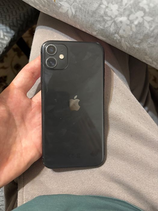 Два телефона iPhone 11 iPhone X