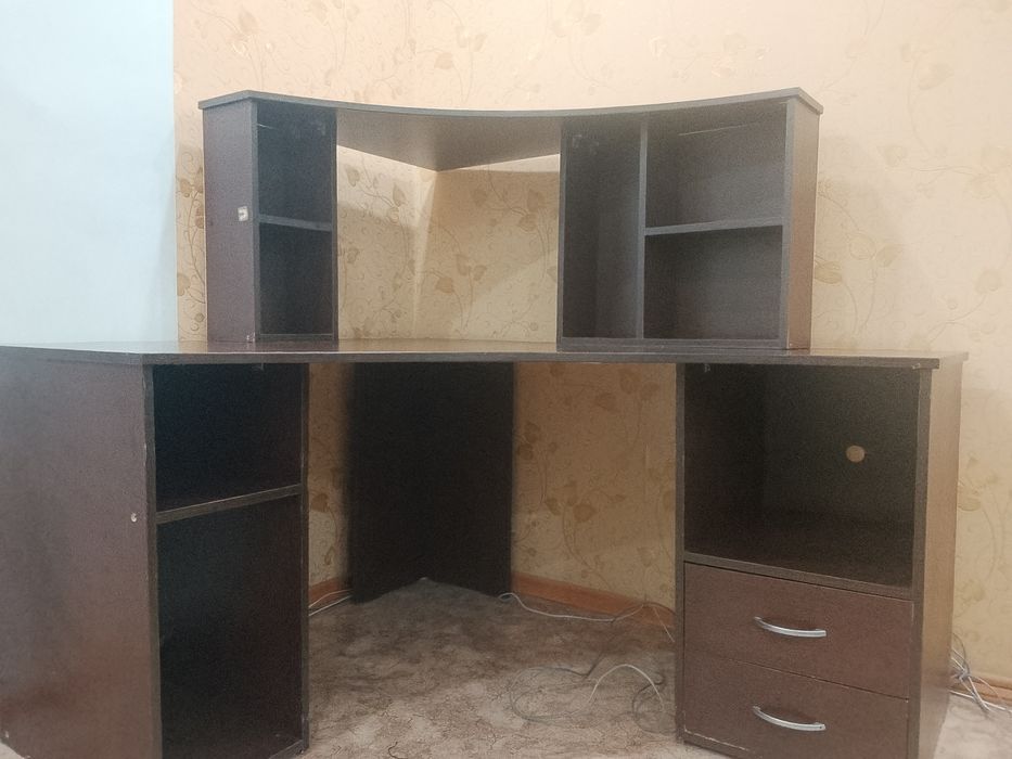 Продам компьютерный стол недорого