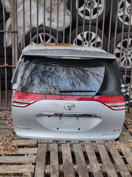 Двери на Toyota Estima  G .