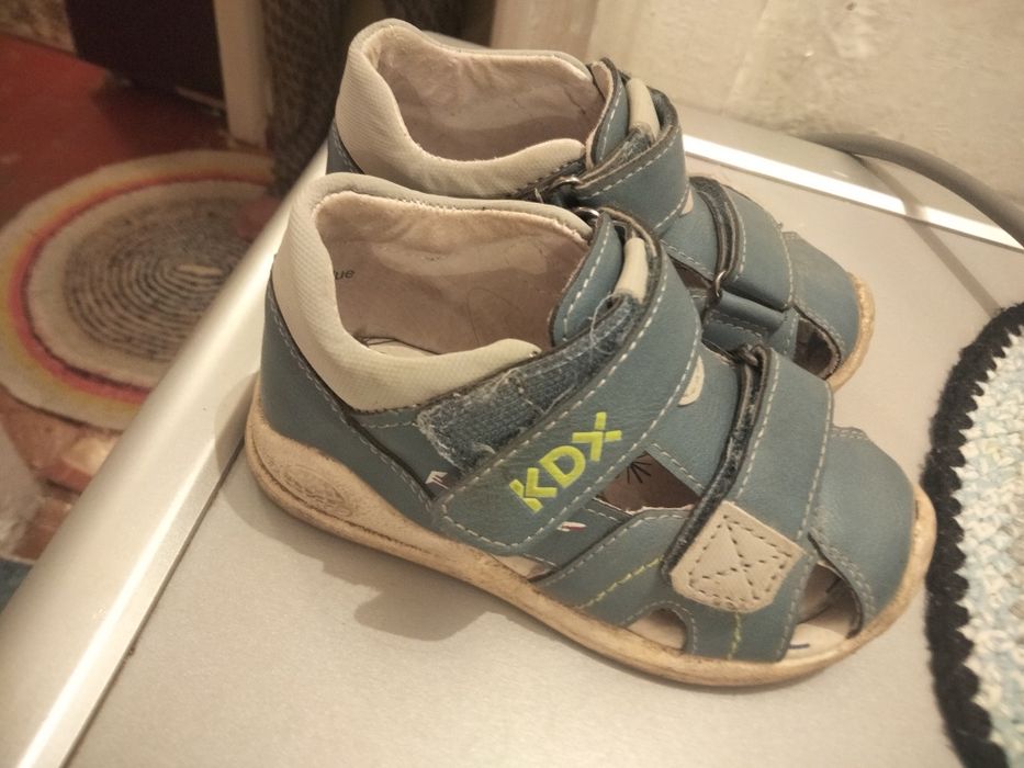 Срочно продам дет комбез и обувь