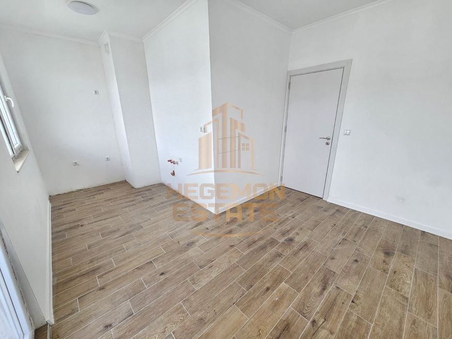 Продава се Четиристаен апартамент в Варна, Възраждане 2 - 90 кв.м за 1999 €/кв.м - Снимка #10
