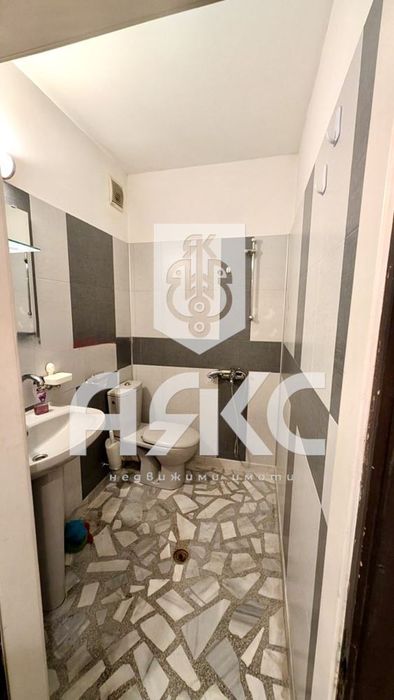 Двустаен апартамент в кв. Разсадника