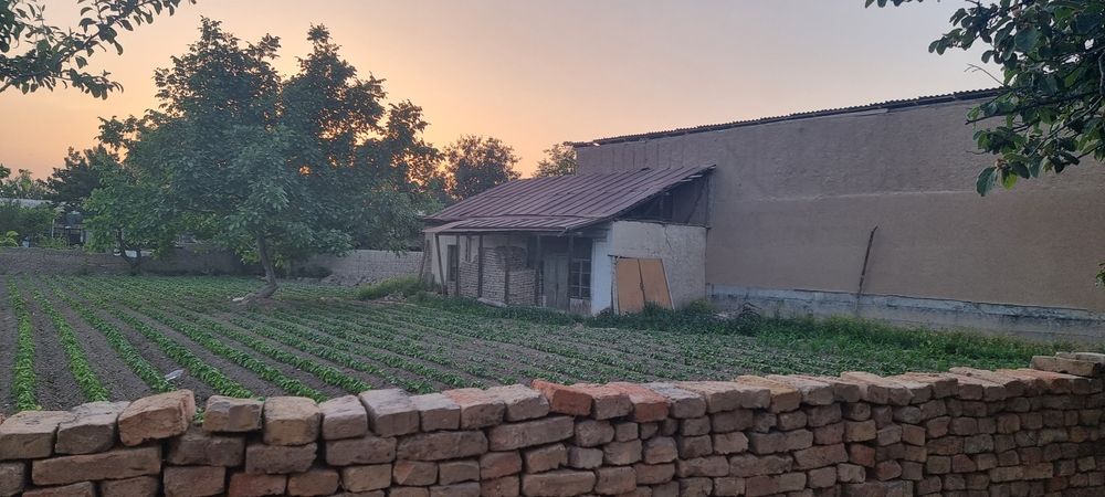 Ховли ер сотилади