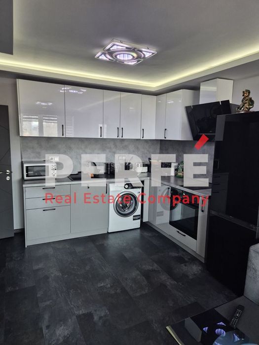 Продава се Тристаен апартамент в Бургас, Център - 74 кв.м за 2230 €/кв.м - Снимка #2