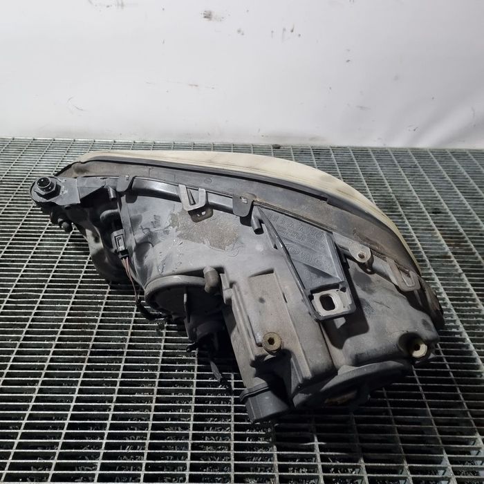 Far Dreapta Mercedes ML W164 2005 - 2008 SUV 4 Usi (1446) Xenon