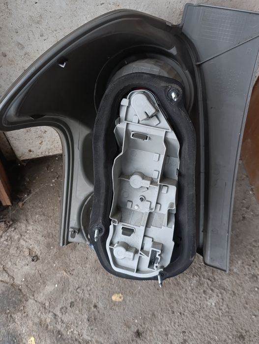 Продавам десен стоп за Тойота Корола версо