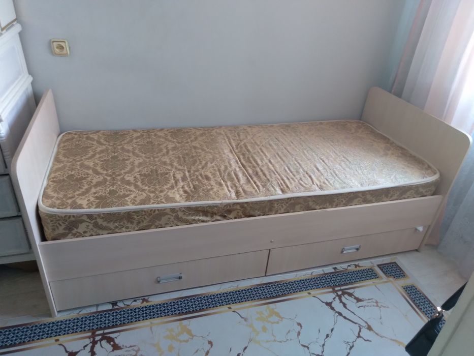 Кровать с матрацом