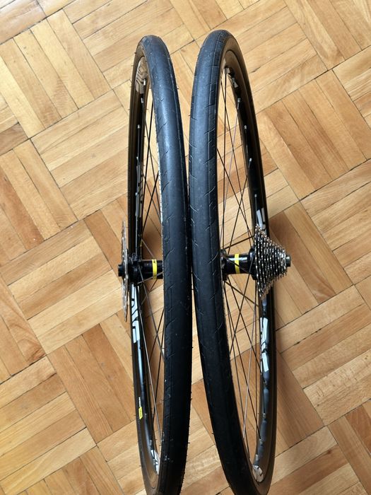 Set complet roti cursiera MAVIC cu anvelope MAXXIS 700x32c