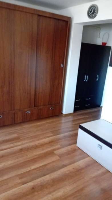 Inchiriez apartament