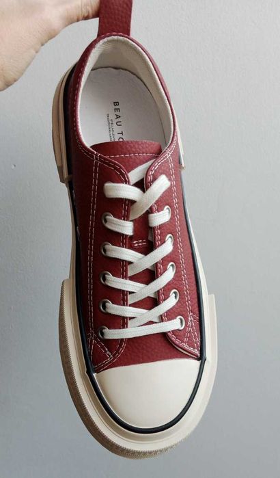 Продаю кеды новые