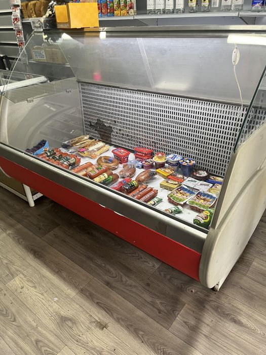 Продам витринный холодильник