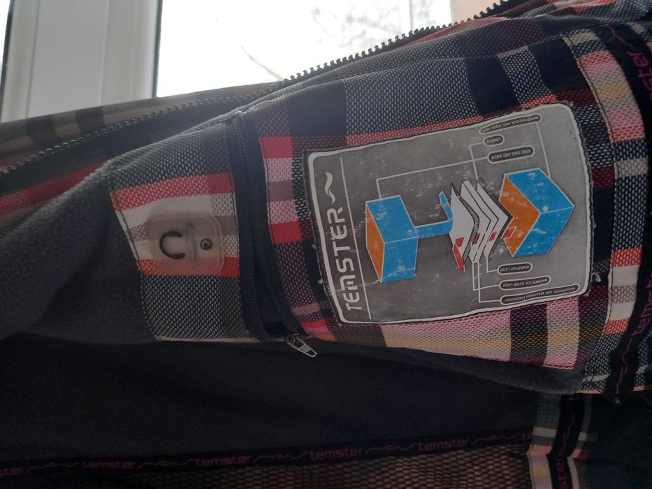 Geacă munte foarte frumoasă, originală BENCH , purrată puțin