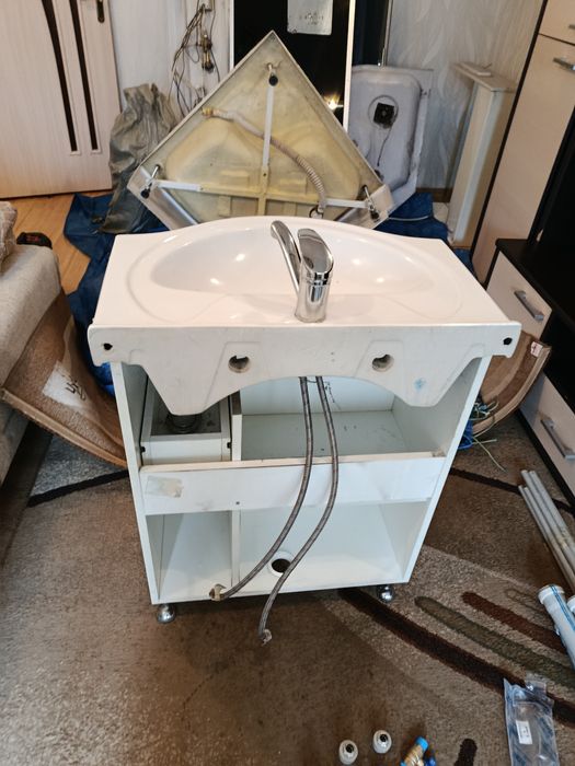 Раковина с тумбочкой