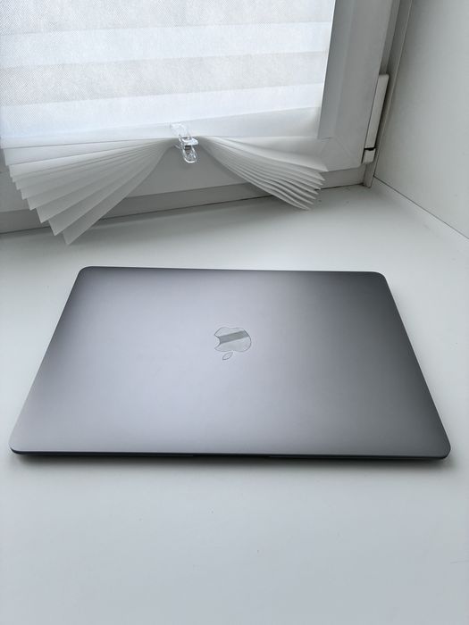 MacBook Air M1 8/256 GB
