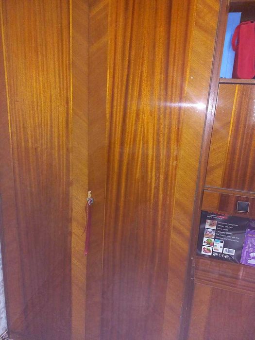 Мебель стенка сотилади