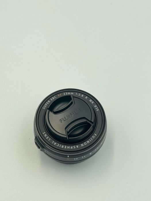 Fujifilm XF 23mm f2.8 R WR pancake - silver si black NOI