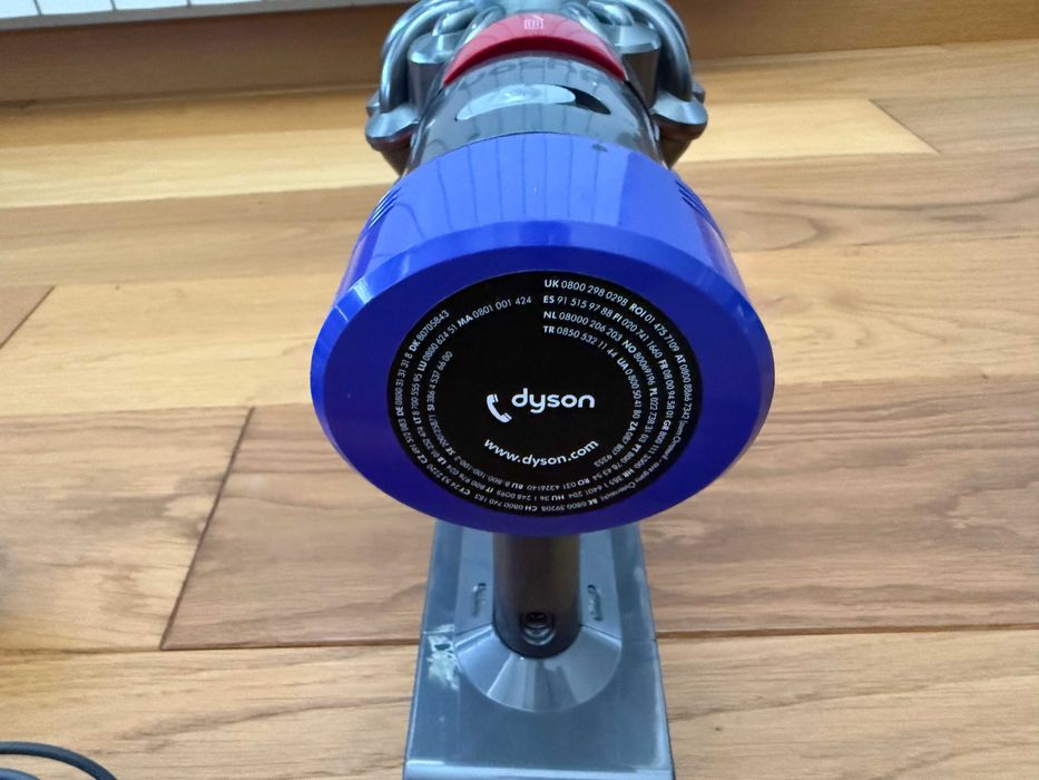 Dyson V8 Absolute (SV10) – Безкабелна прахосмукачка (За части/ремонт) + аксесоари
