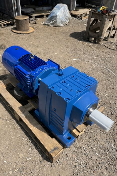 Редуктор Шнек Электродвигатель Асинхронный Запчасти БСУ Бетон Цемент