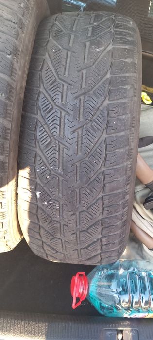 Vând cauciucuri 225 50 17
