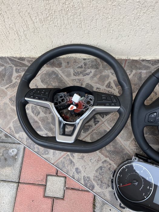 Vand diverse piese de Dacia renault