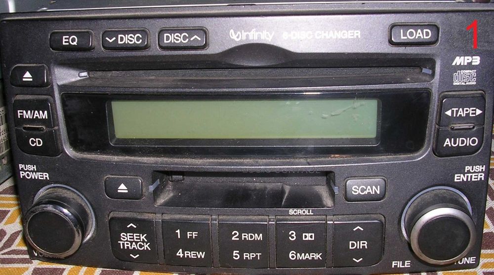 2 броя авто радиа с аудио касета или диск CD