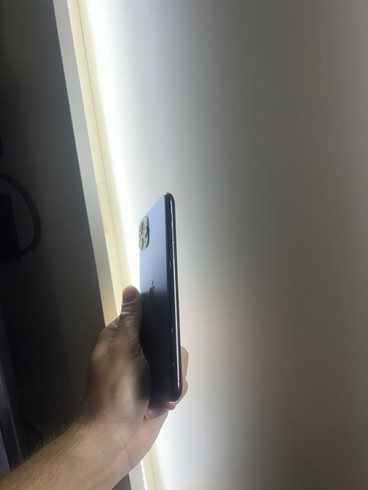 Продам IPhone 11 pro max 256gb