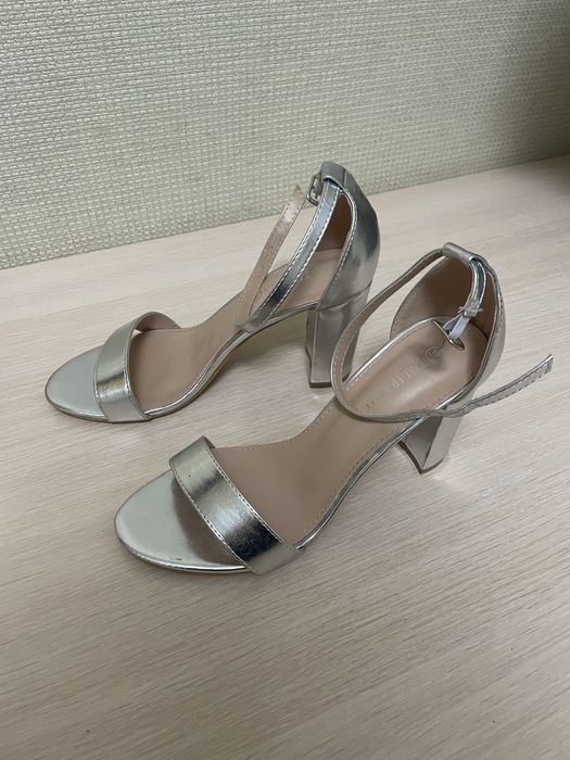 Туфли на каблуке