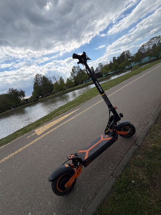 Kukirin g2max cu 400km si fara accidente. La schimb cu g4 (maxim 750km). Dau si diferenta de bani