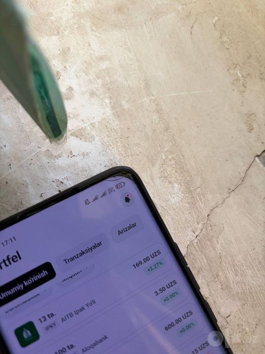 Xiaomi 11ultra12/ 256 ekranda singan joyi bor  bor abmen