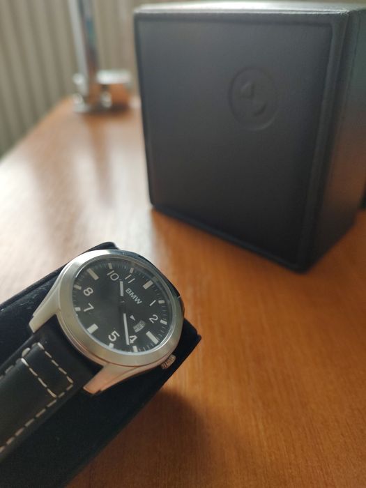 Ceas Zee Lane și ceas BMW.