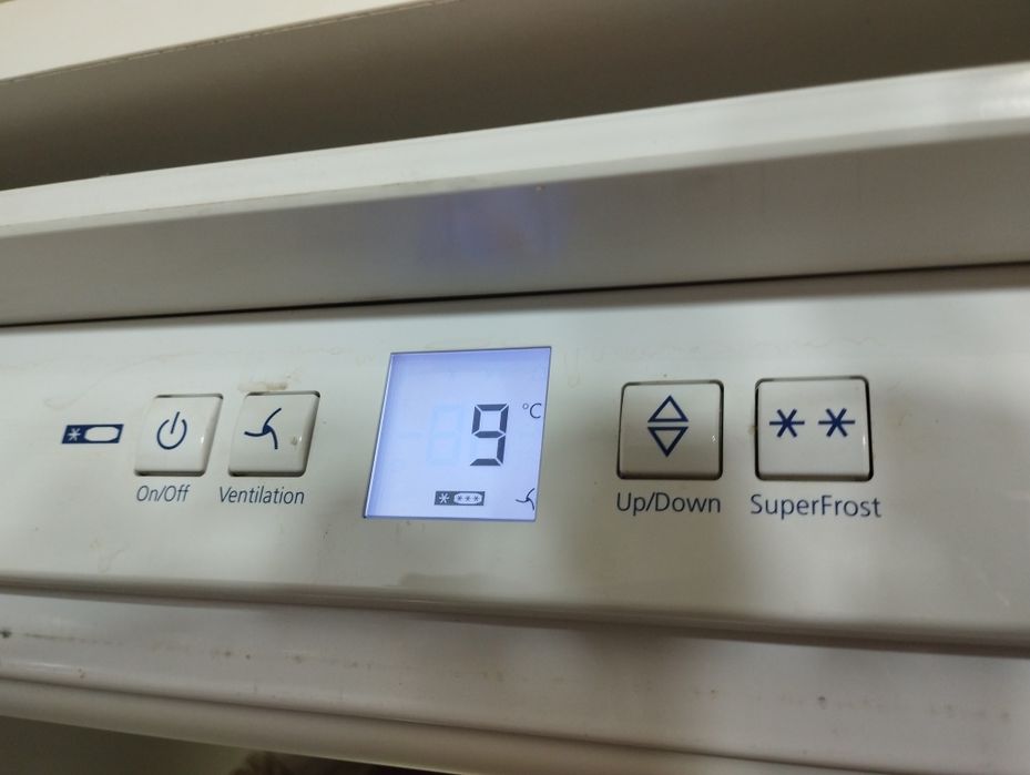 Хладилник с фризер