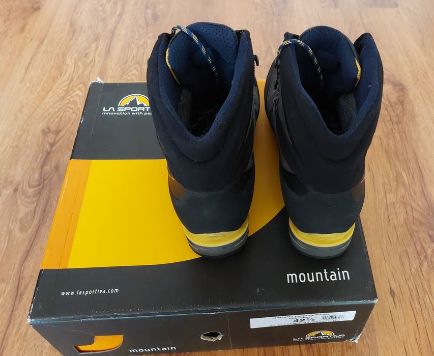 Продавам мъжки туристически обувки La Sportiva