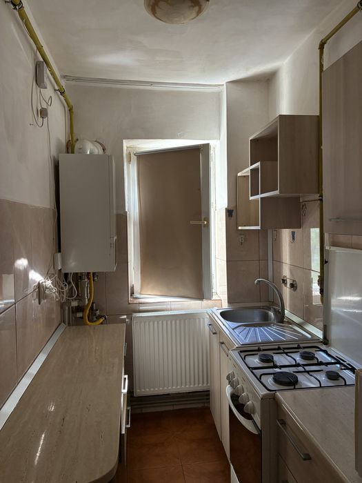 Proprietar, vand apartament 3 camere , centrala gaz, etaj 2