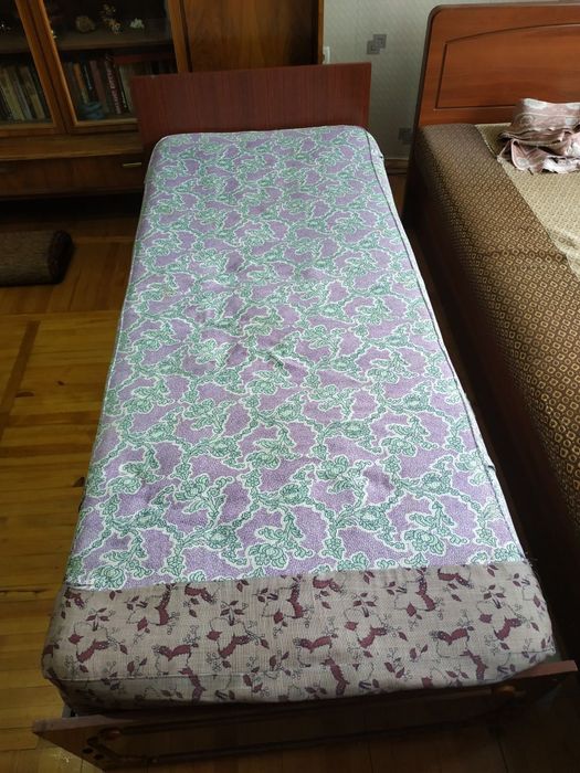 Продается две кровати односпальных