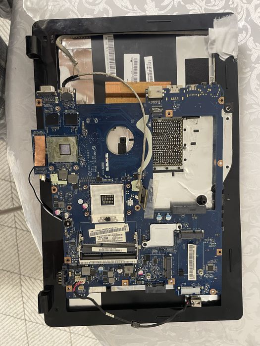 Продам корпус + материнскую плату Lenovo Y570 с видеокартой