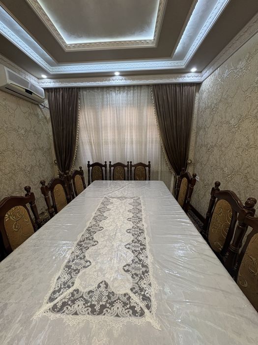 стенка и стол стулья (классика) в хорошем состоянии