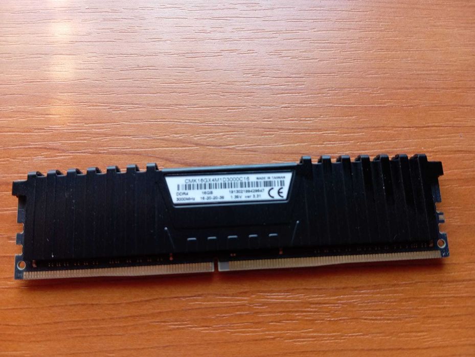 Corsair 16 Gb DDR4 3000