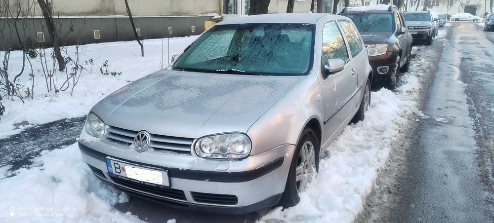 Golf 4,2002,1,6 benzina