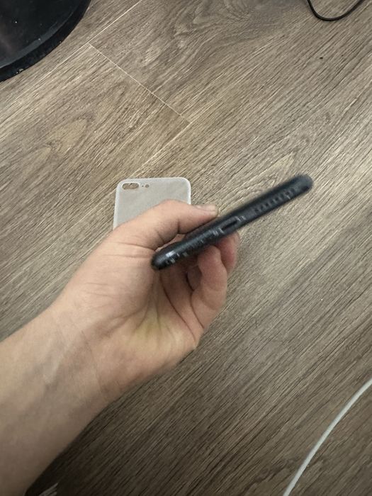 Iphone 7 plus 32 gb hamma joyi ishlaydi 79 y/t ekran almashga zoriga