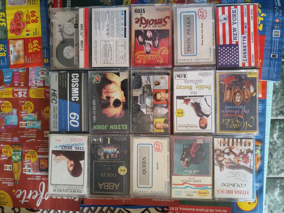 RadioCasetofon HITACHI TRK-P6E  +  WALKMAN  AIWA GS132  +. Casete audio, pentru colecționari sau amatorii de recondiționări !!