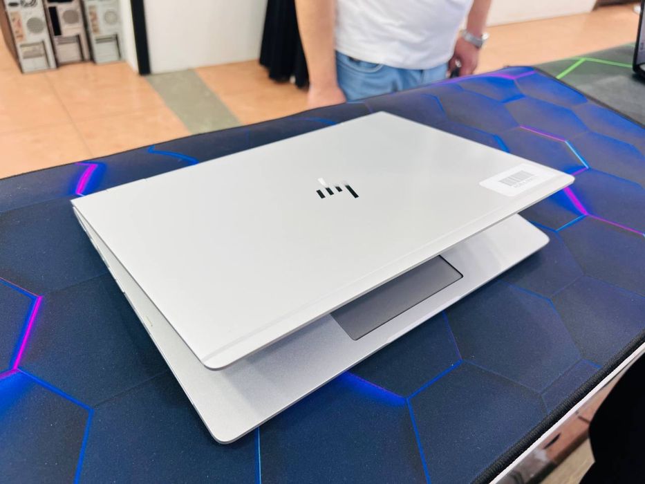 HP elitebook X360 i5-10gen 8/256GB 13.3