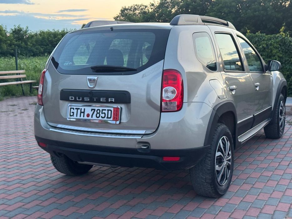 Dacia Duster 4x4 benzină si gaz