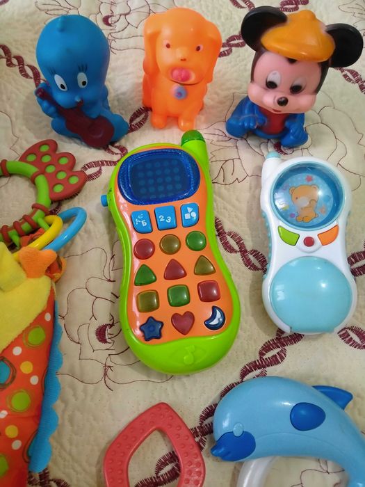 Продам игрушки для малышей