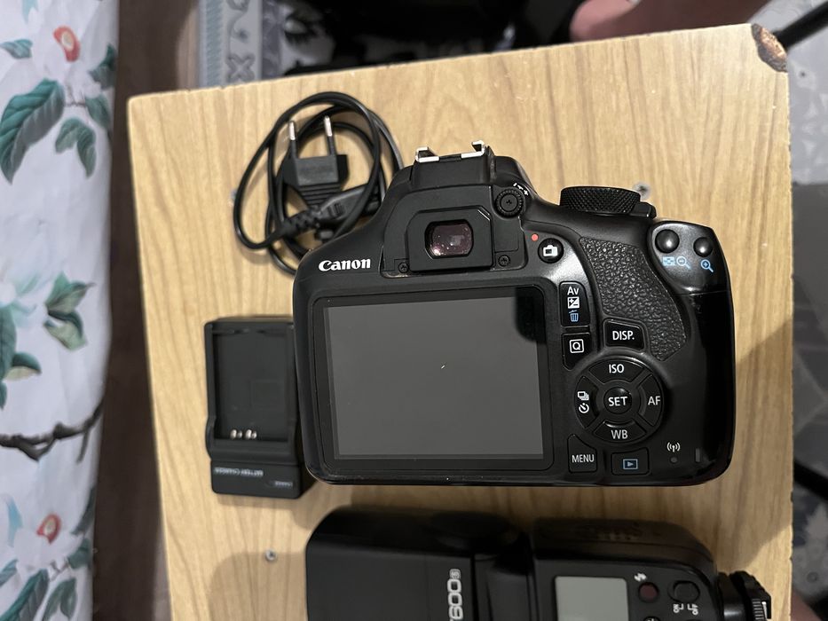 Canon 1300D в отличном состояний